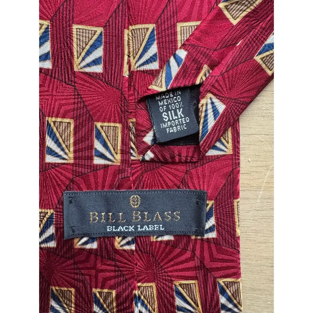 Bill Blass Black Label Vintage Men's Tie Red Geometric 100% Silk Necktie - Picture 2 of 3